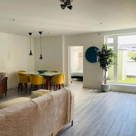 Stunning Huge Openplan 2Bed Flat Apartment Уокинг Екстериор снимка